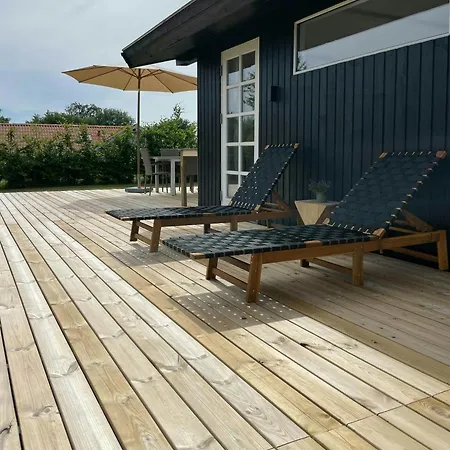 Southern Flair In Modern Danish Summer House * Nedre Lysabild